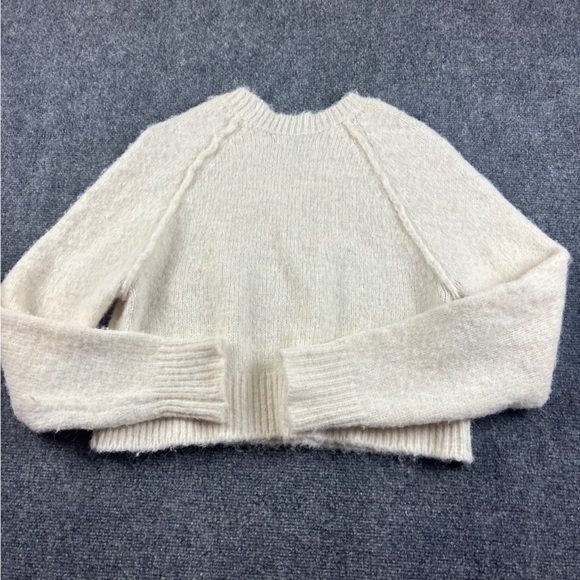 AMERICAN EAGLE Women’s Cream SUPER SOFT Knit Crop Crewneck Bow sweater- Medium - Picture 2 of 6